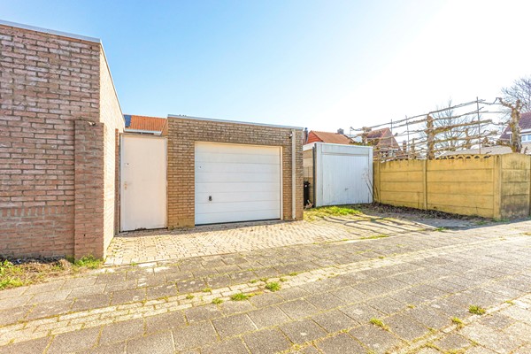Foto - Te koop: Leuke, uitgebouwde tussenwoning uit 1927 met 3 slaapkamers en garage in de wijk Heksenberg